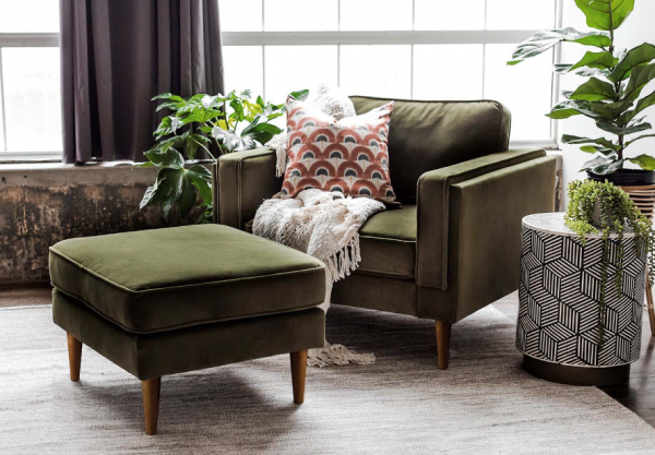 Kursi Santai dengan Bantal Bergaya Timur